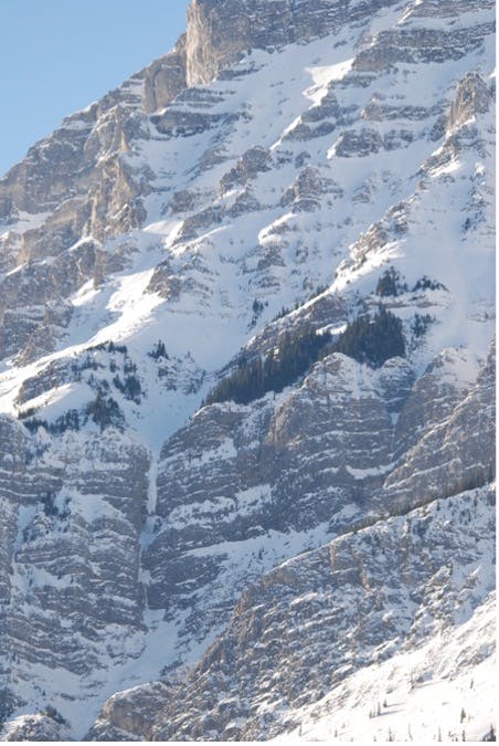 A large avalanche runs over Le Lotus Bleu climb