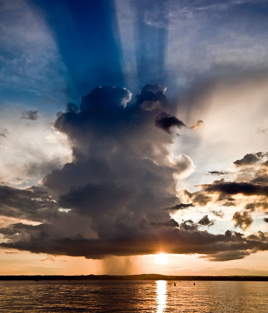 Clouds on the Horizon - Wikipedia
