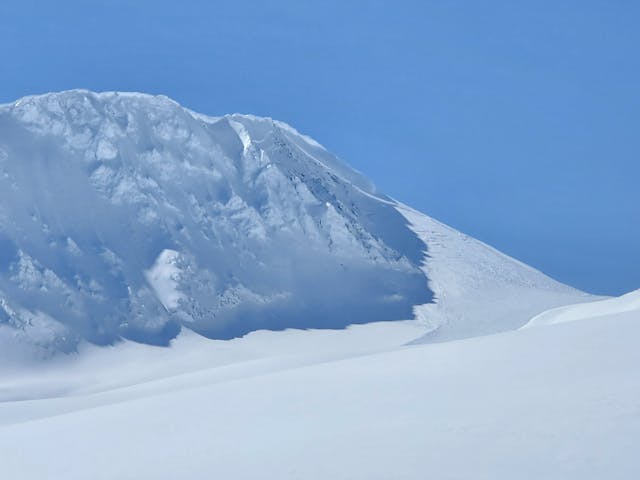 Photo of cornice triggered persistent slab avalanche.