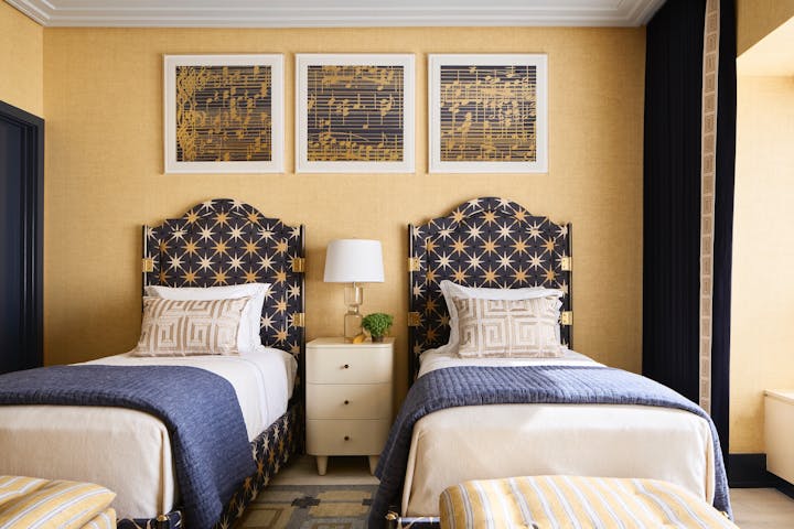 Abrams-Valenti-Luxury-Interior-Design-N-Michigan-Avenue-Guest-Bedroom