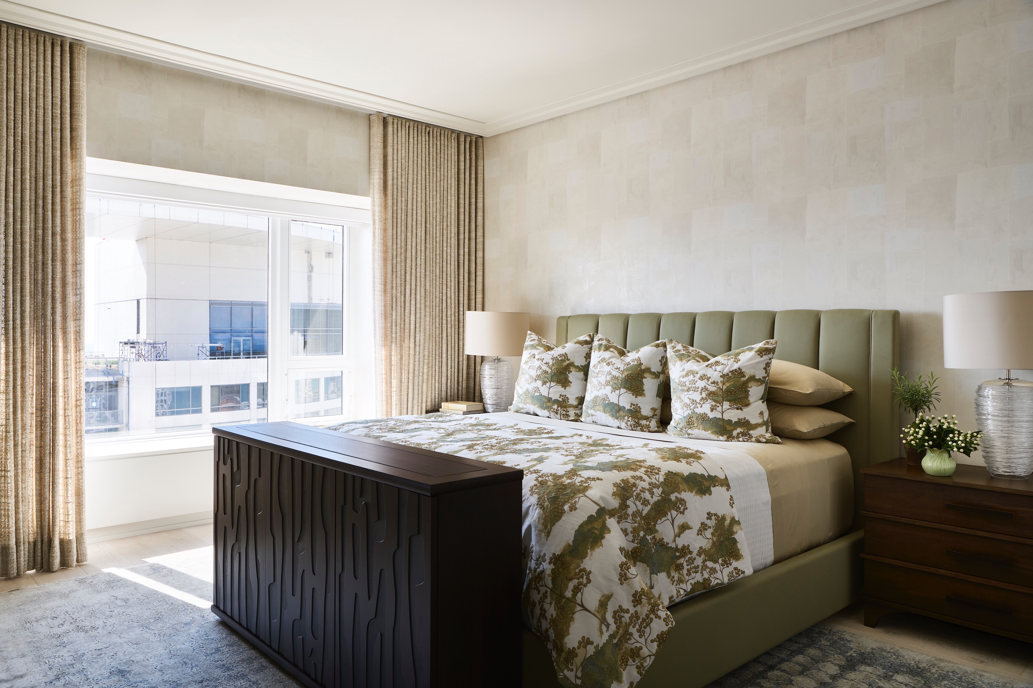 Abrams-Valenti-Luxury-Interior-Design-N-Michigan-Avenue-Guest-Bedroom-2