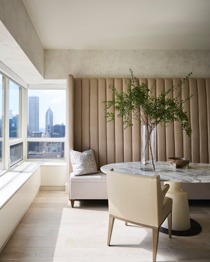 Abrams-Valenti-Luxury-Interior-Design-N-Michigan-Avenue-Kitchen-Table