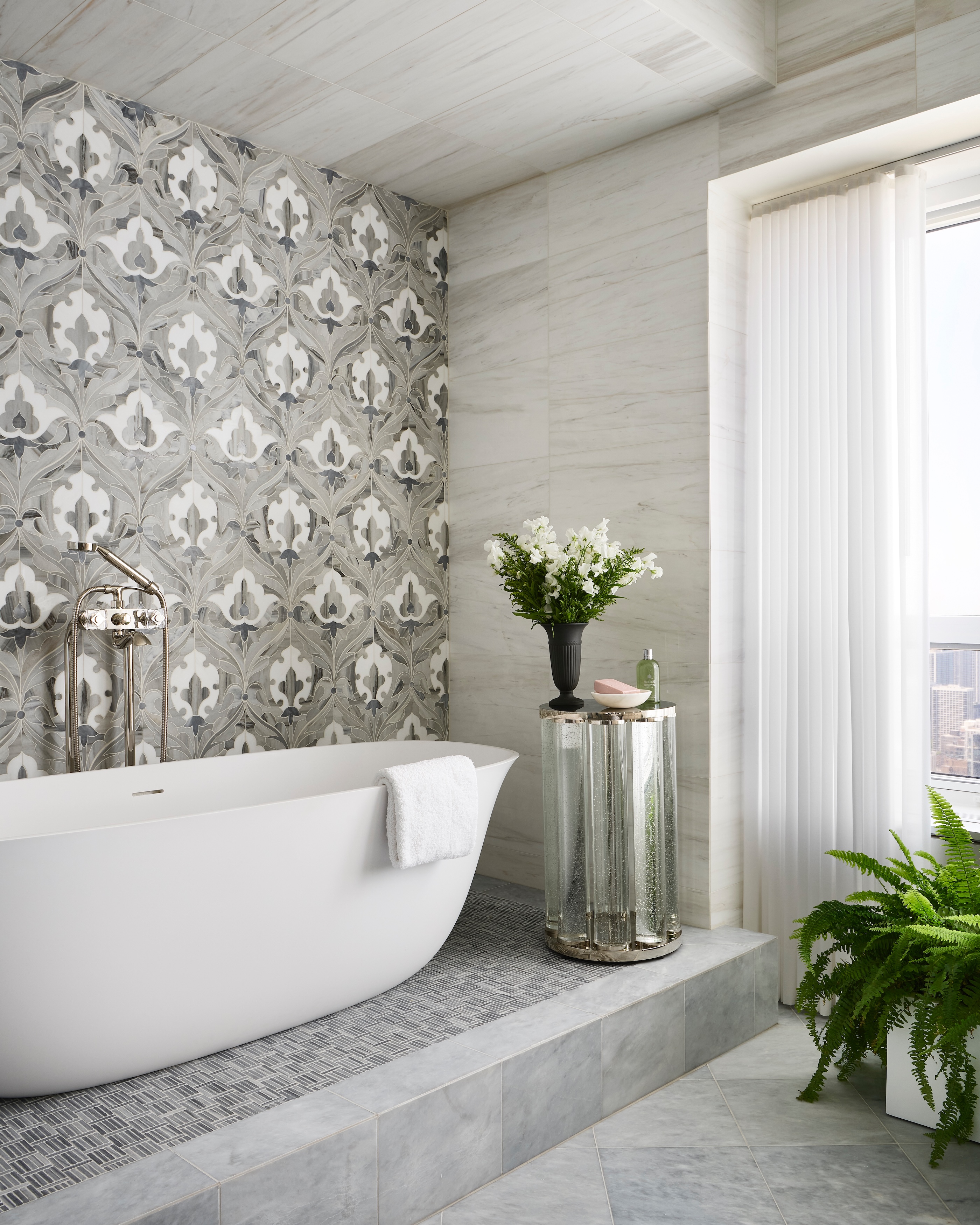 Abrams-Valenti-Luxury-Interior-Design-N-Michigan-Avenue-Master-Bathroom-Tub