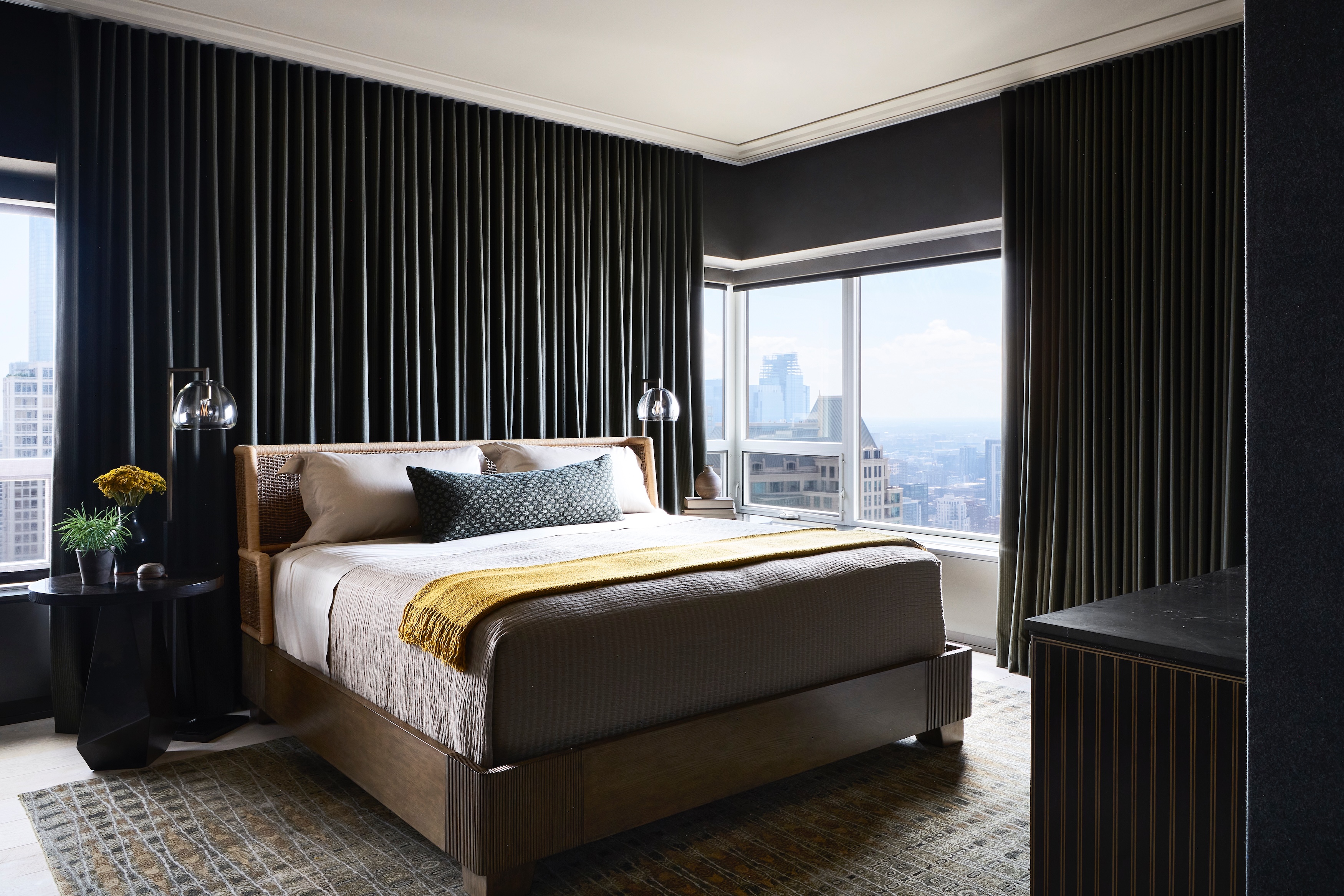 Abrams-Valenti-Luxury-Interior-Design-N-Michigan-Avenue-Master-Bedroom