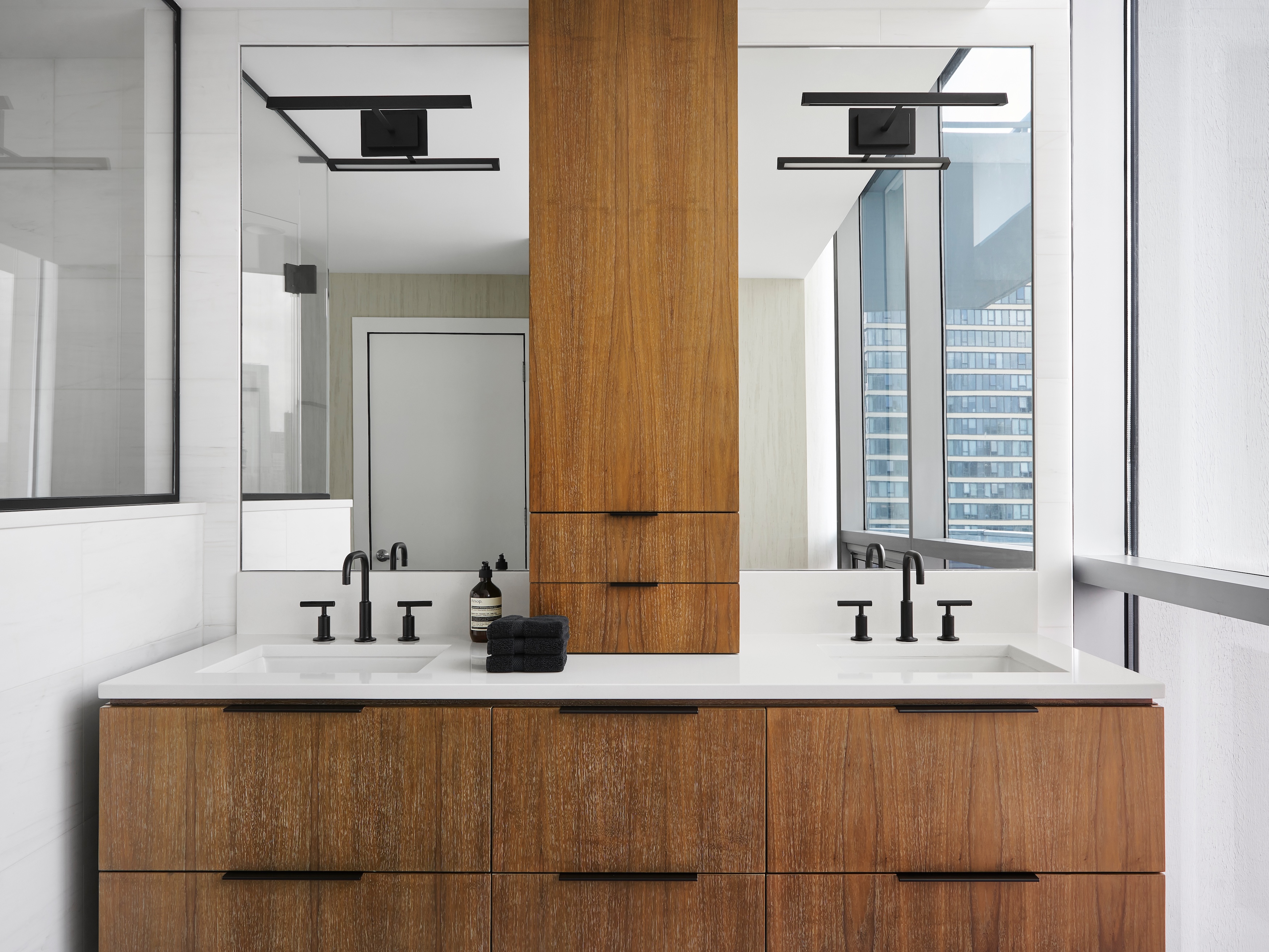 Abrams-Valenti-Luxury-Interior-Design-Superior-Master-Bathroom-Vanity