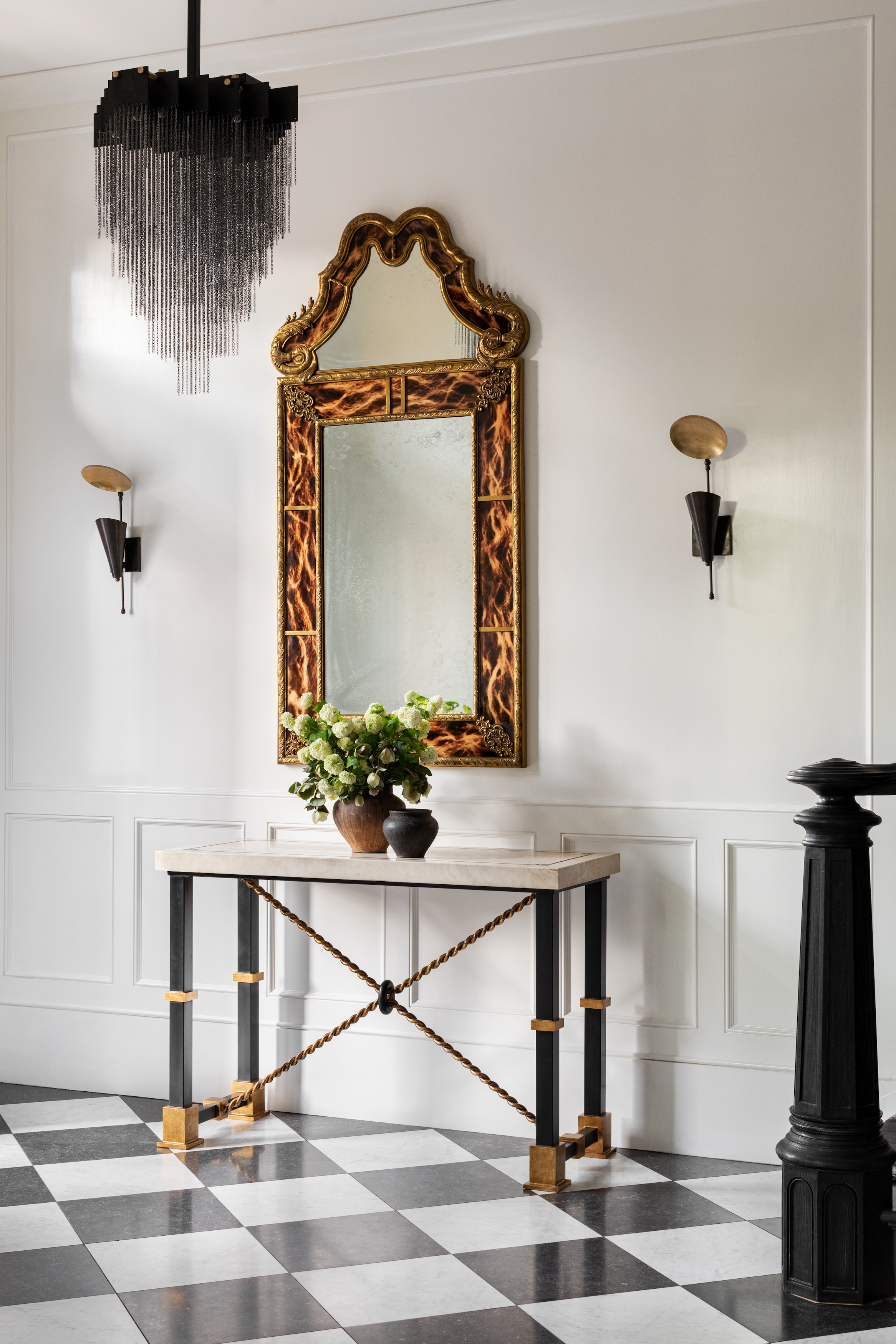 Abrams-Valenti-Luxury-Interior-Design-Burling-Entryway