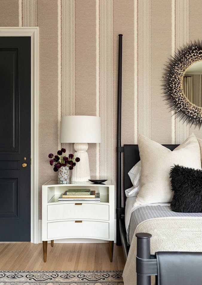 Abrams-Valenti-Luxury-Interior-Design-Burling-Guest-Bedroom-Bedside