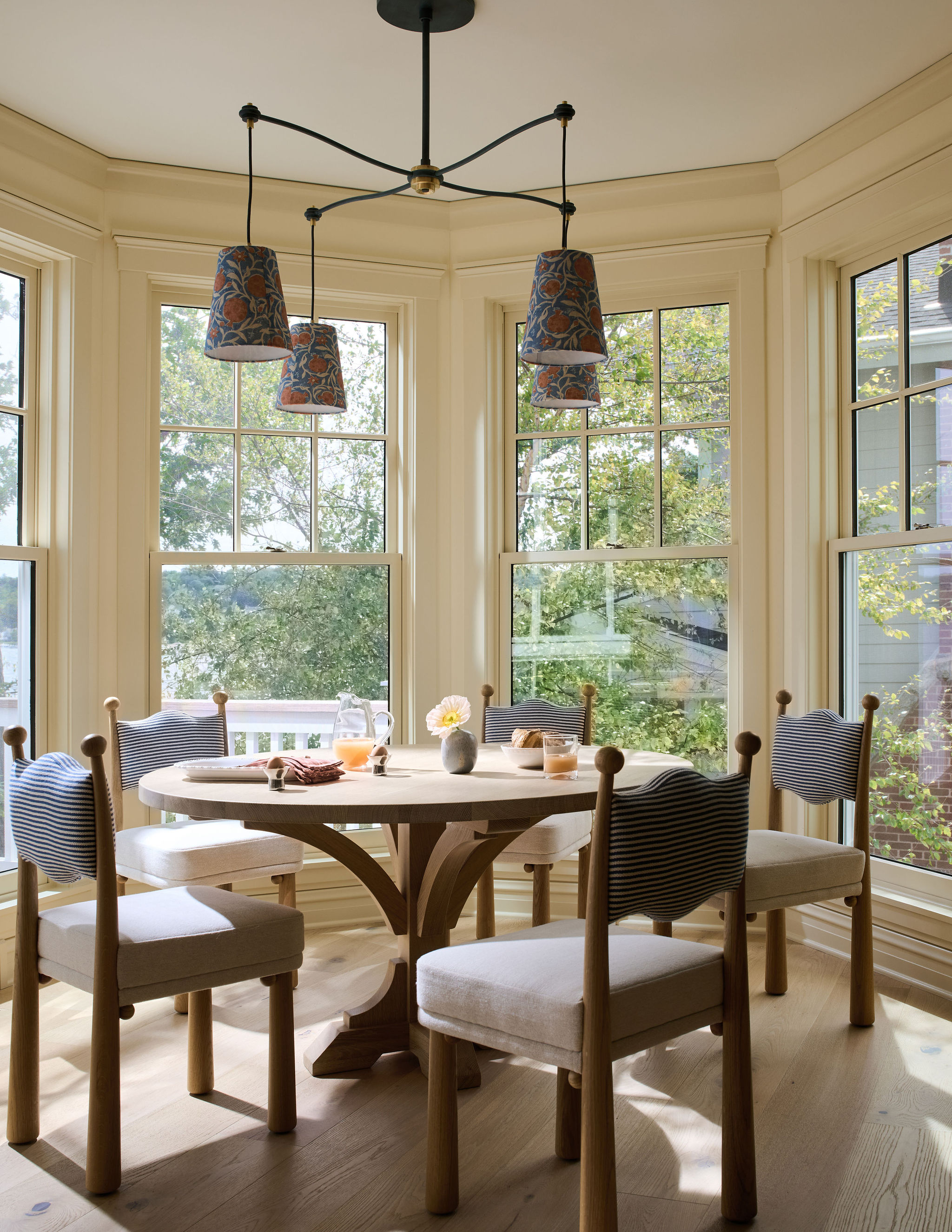 Abrams-Valenti-Luxury-Interior-Design-Lake Geneva-Breakfast Nook