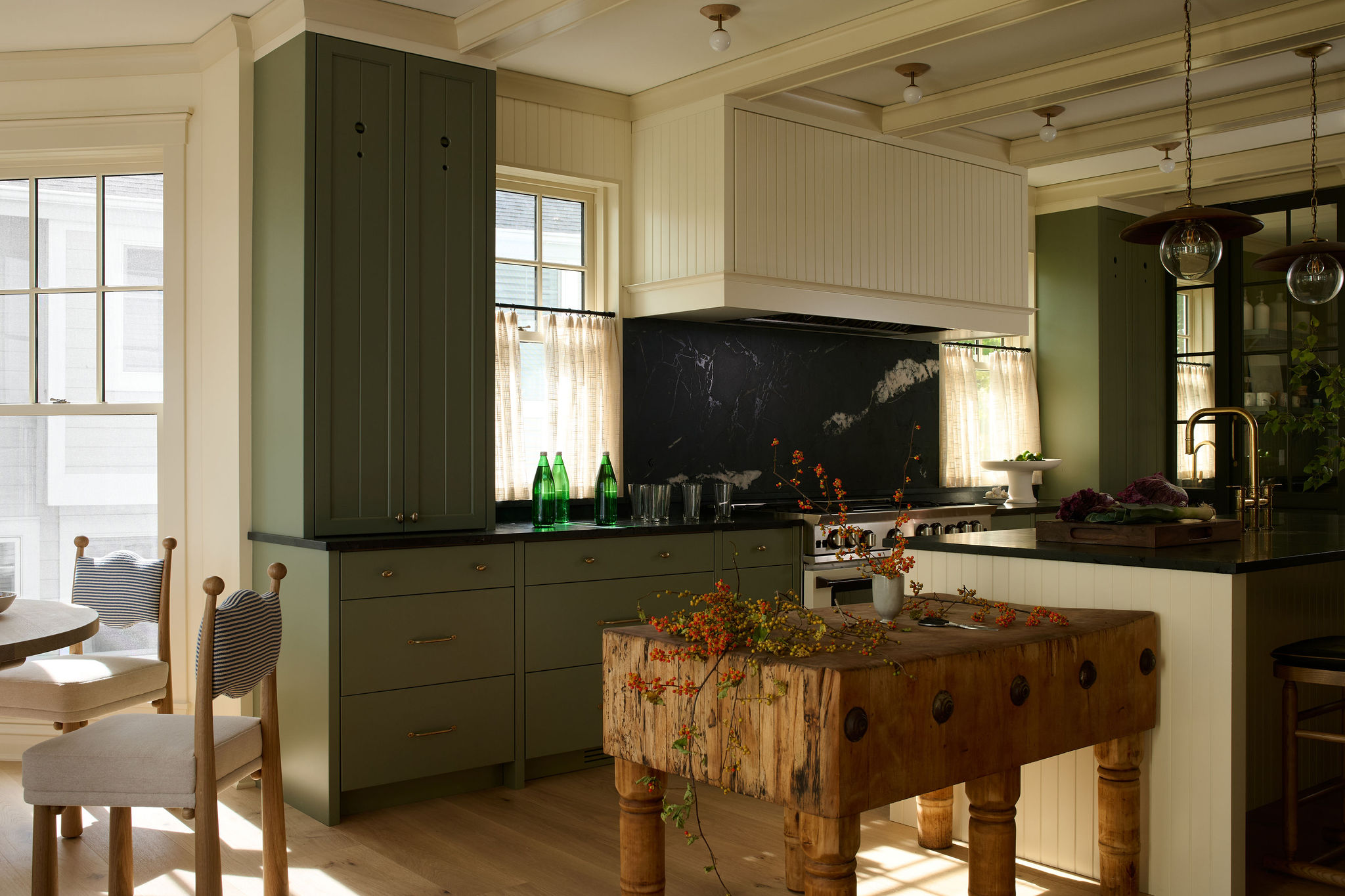 Abrams-Valenti-Luxury-Interior-Design-Lake Geneva-Kitchen