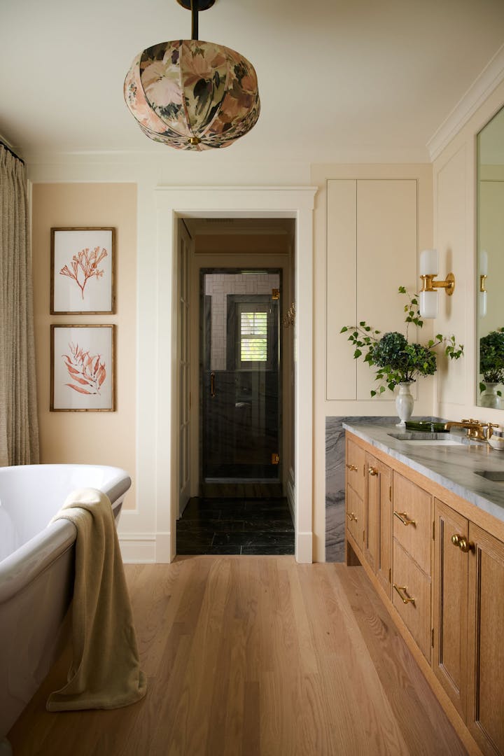 Abrams-Valenti-Luxury-Interior-Design-Lake Geneva-Primary Bathroom