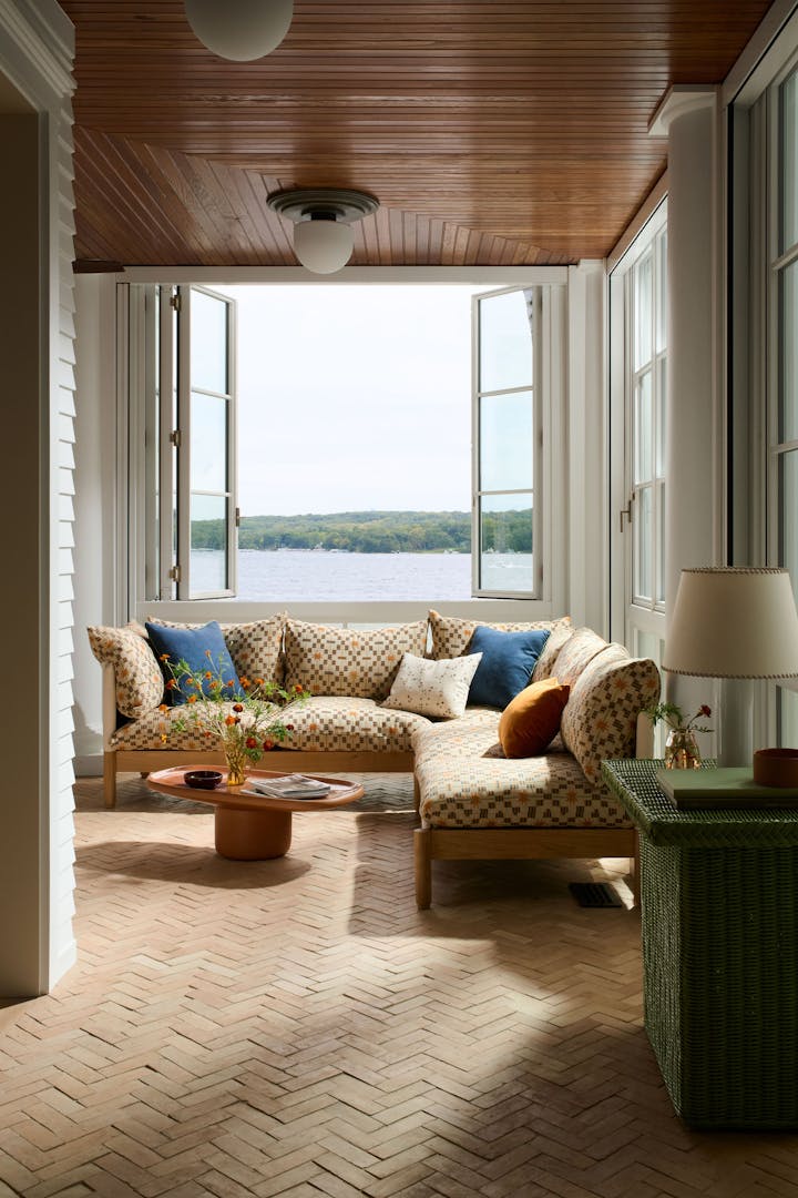 Abrams-Valenti-Luxury-Interior-Design-Lake Geneva-Sunroom Lounge