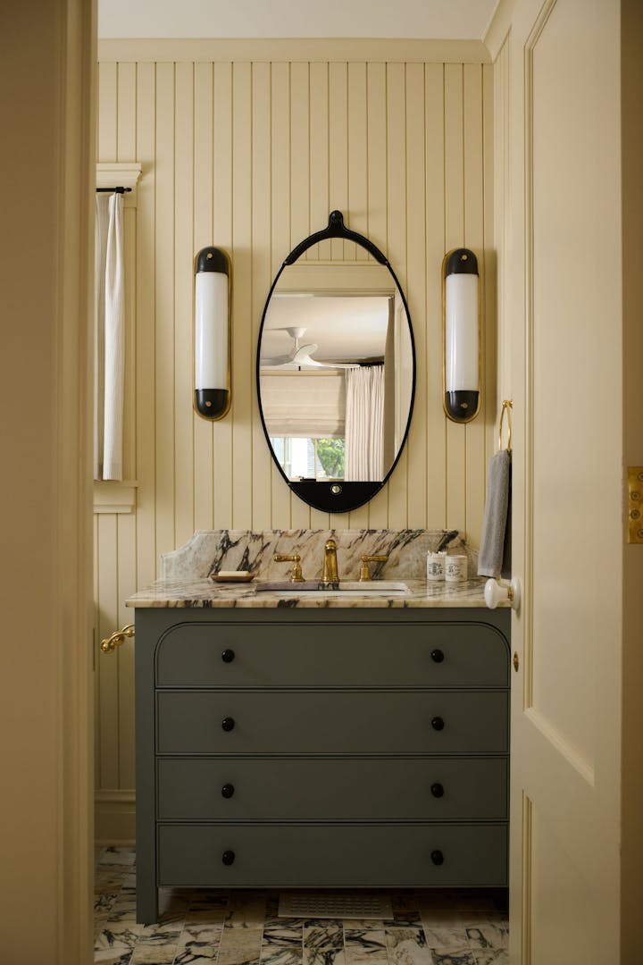 Abrams-Valenti-Luxury-Interior-Design-Lake Geneva-Guest Bath