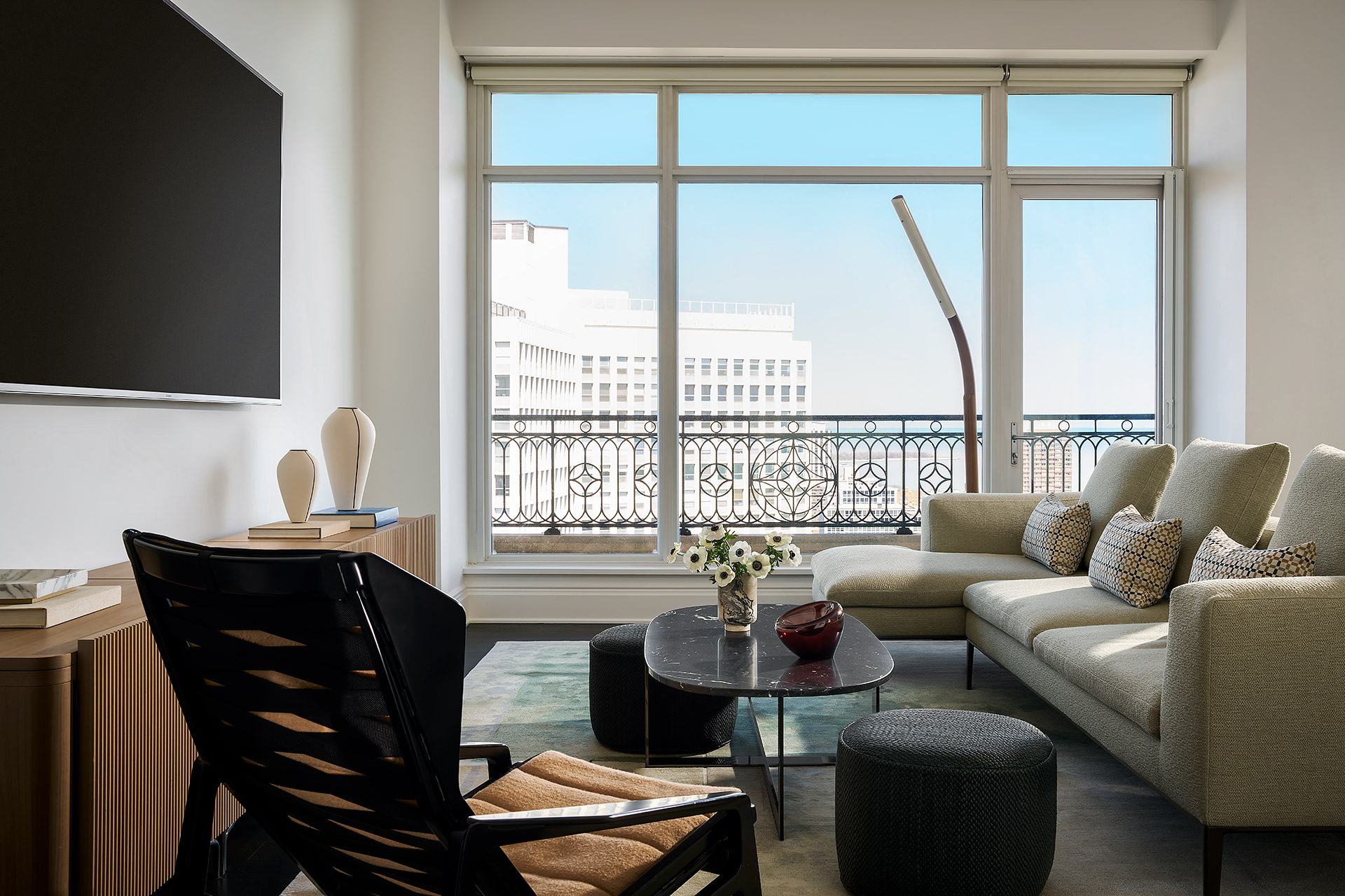 Abrams-Valenti-Luxury-Interior-Design-North Lakeview-Living Room North East