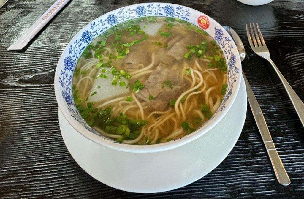 Kuzning salqin kunlari uchun «yondiradigan» top-5 ta lag‘monxonalar