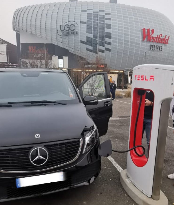 borne Tesla EQE Velizy 2