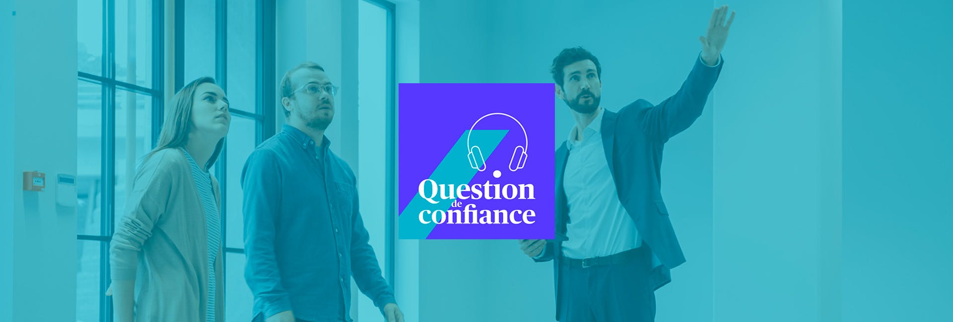 Image d'un couple en train de faire la visite d'un appartement avec un agent immobilier. Logo de l'émission "Question de Confiance" centré, par dessus l'image.