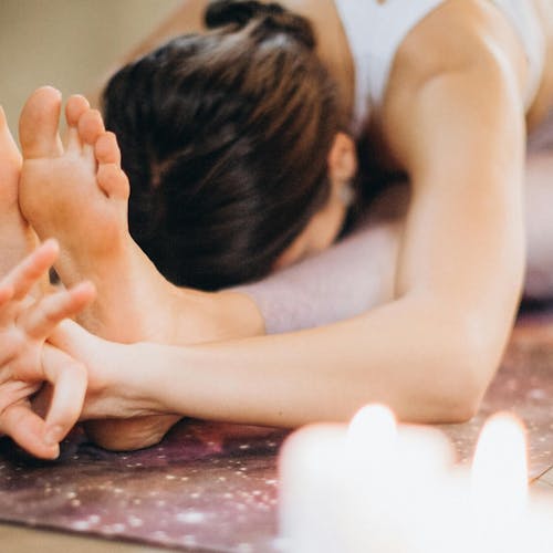 Yoga-Teilnehmerin in der Ayurveda-Klinik Kassel