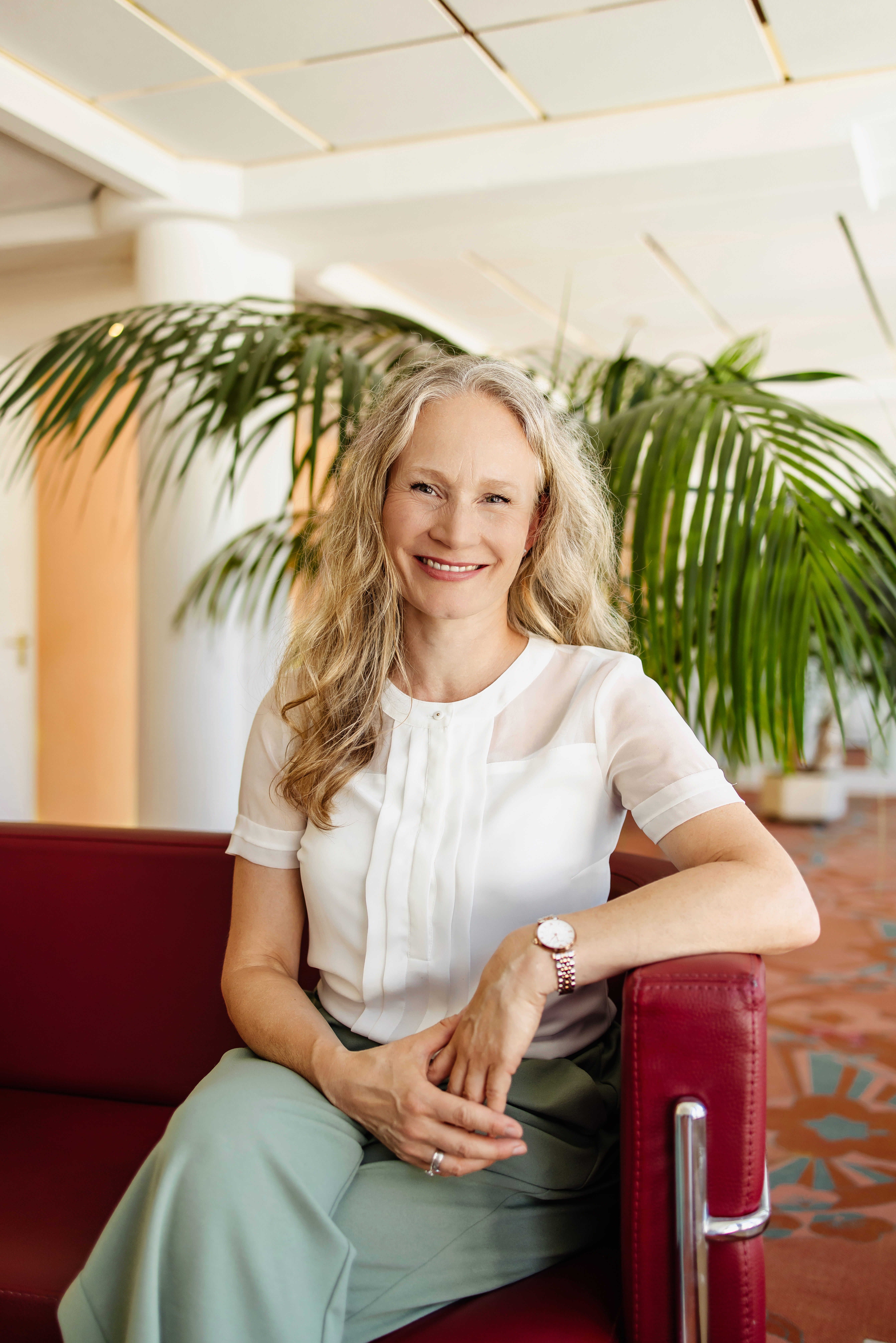 Frau Carolin Oswald