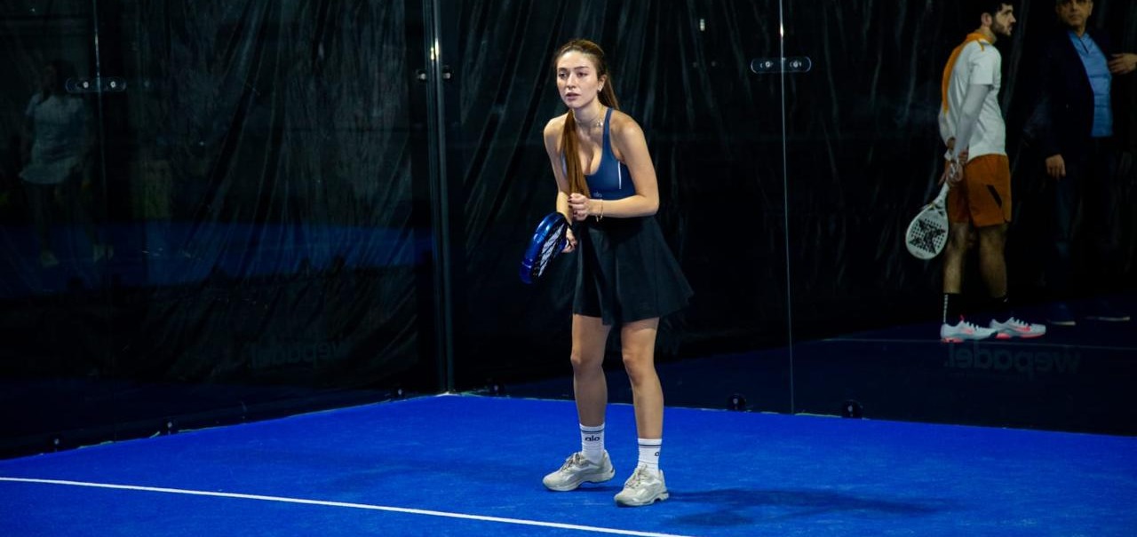 İlk Azərbaycan padel çempionatında qadın idmançı