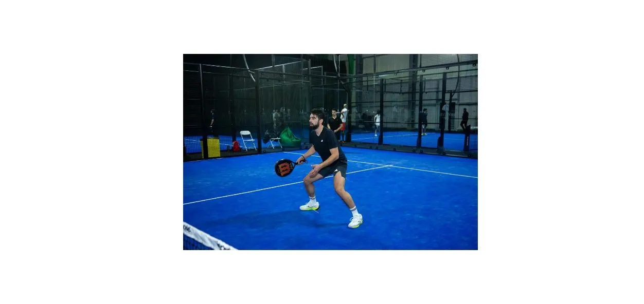 İlk Azərbaycan padel çempionatında kişi idmançı
