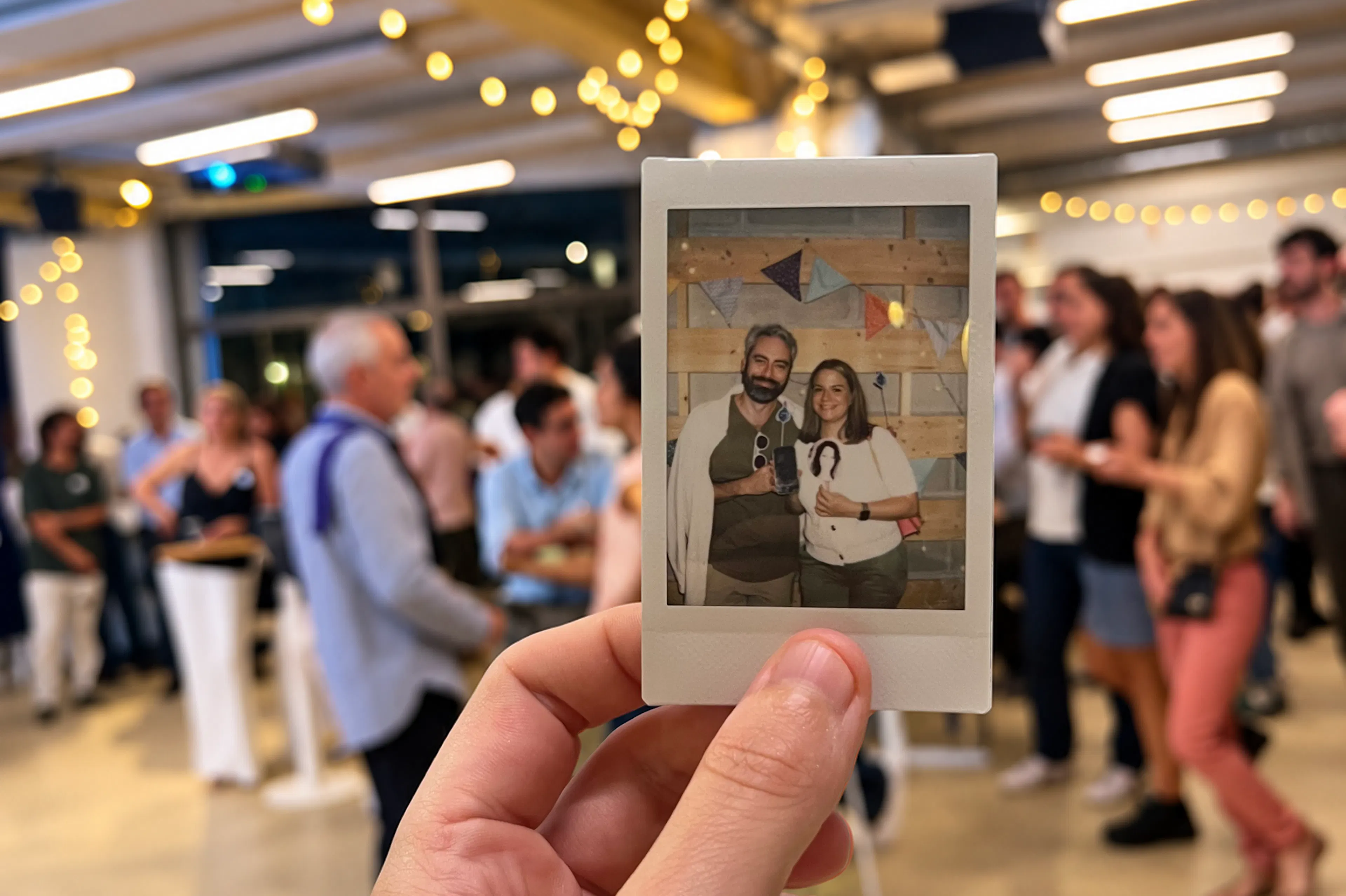 Photo d'un polaroïd prise pendant la soirée des 20 ans