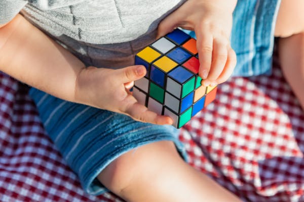 12 Reasons How Solving Rubik's Cube Makes Your Child Grow Smarter | BaaBee TV Blog