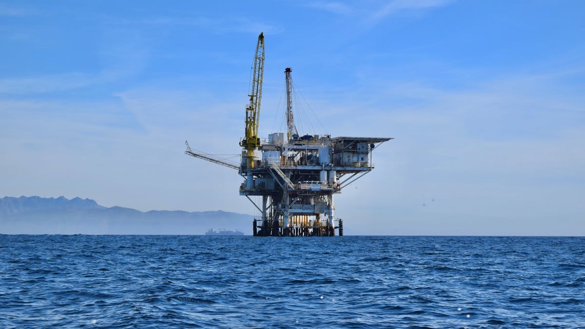 Deep water oil rig