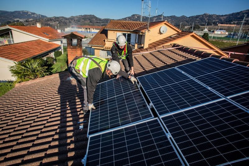 rooftop solar workers