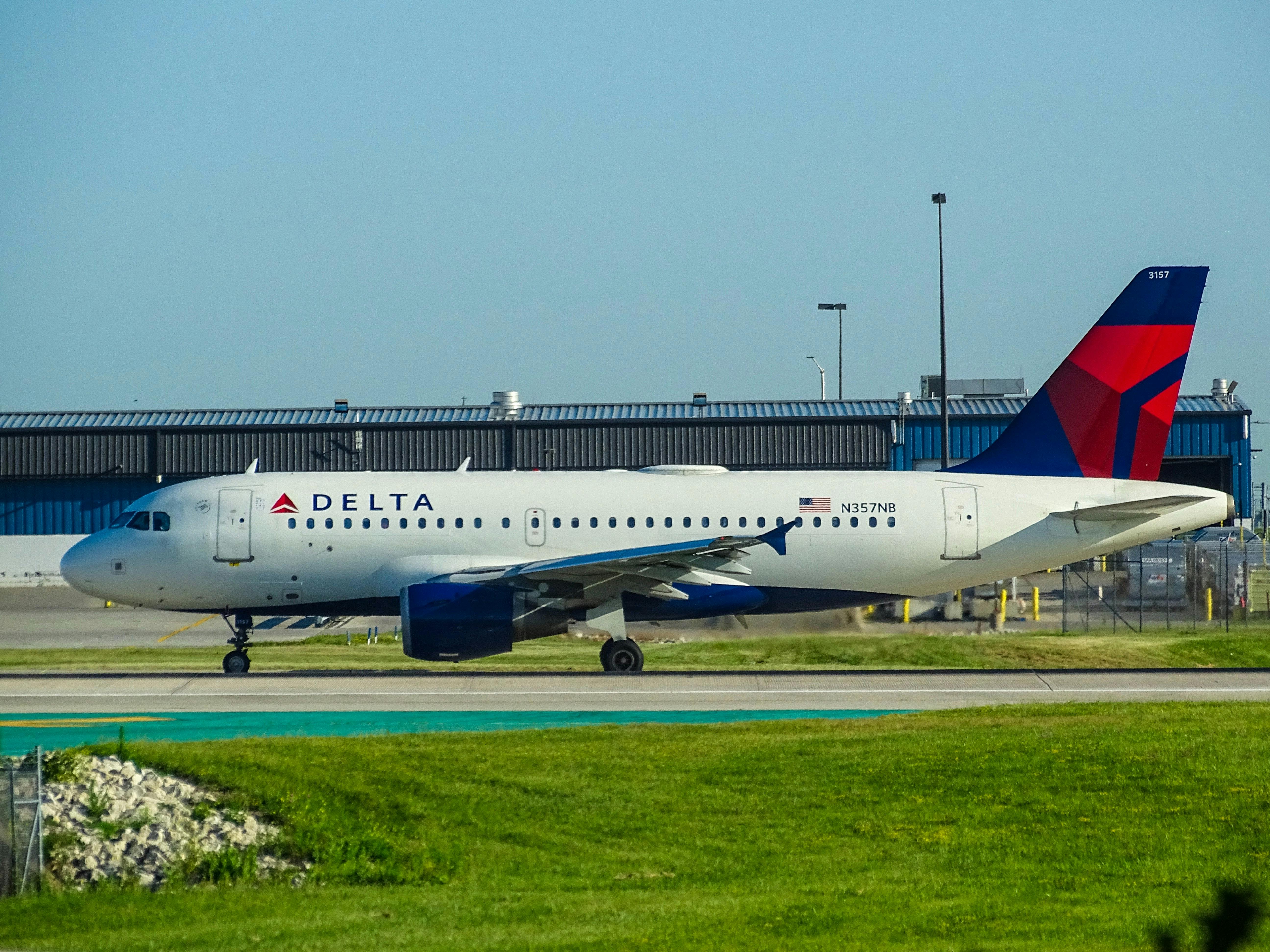 Delta airlines plane