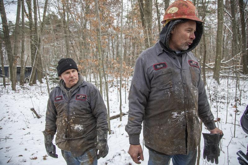 workers plug oil wells Pennsylvania