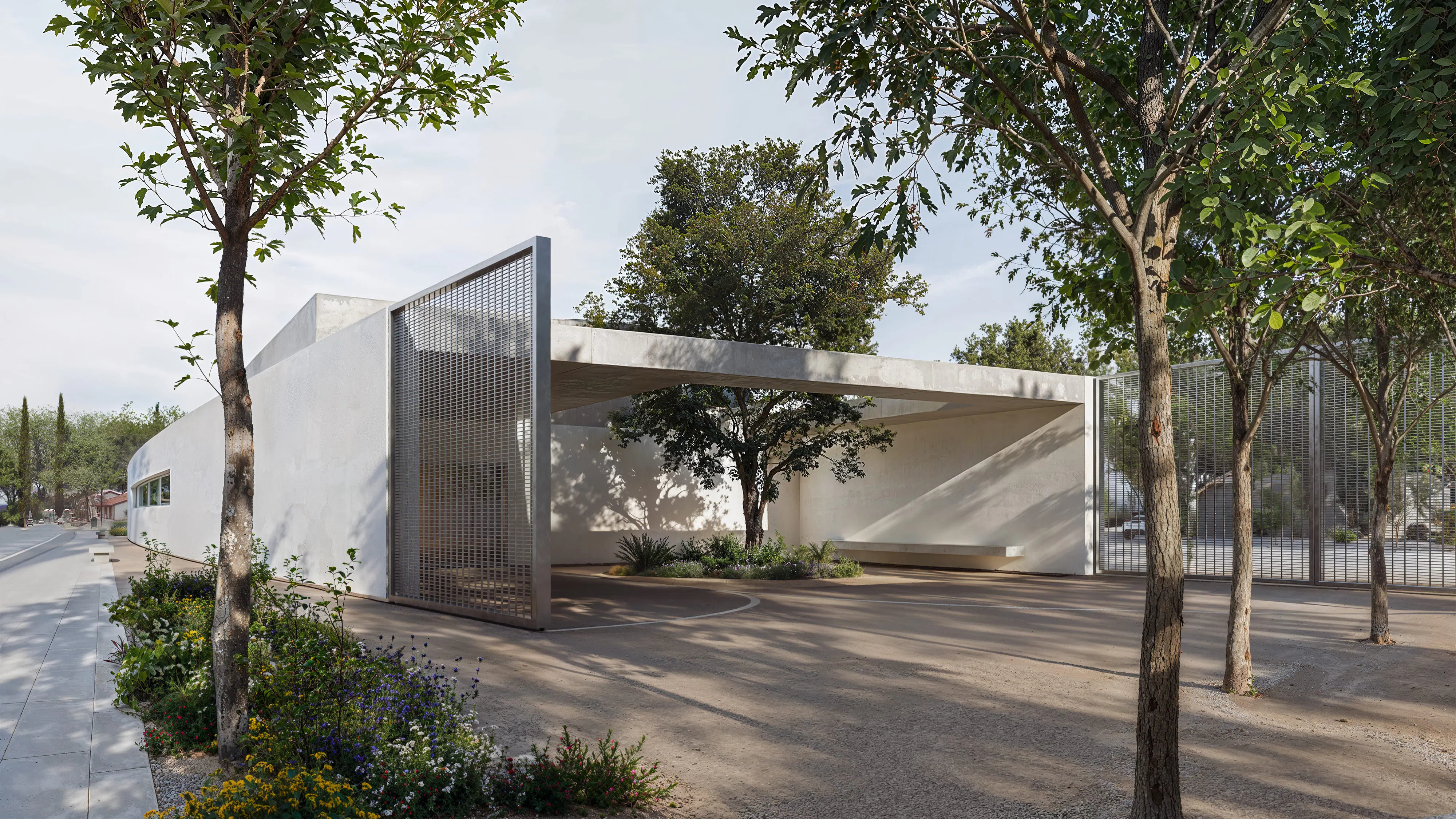 DAY CARE CENTER
FOR INDIVIDUALS ON THE AUTISM SPECTRUM