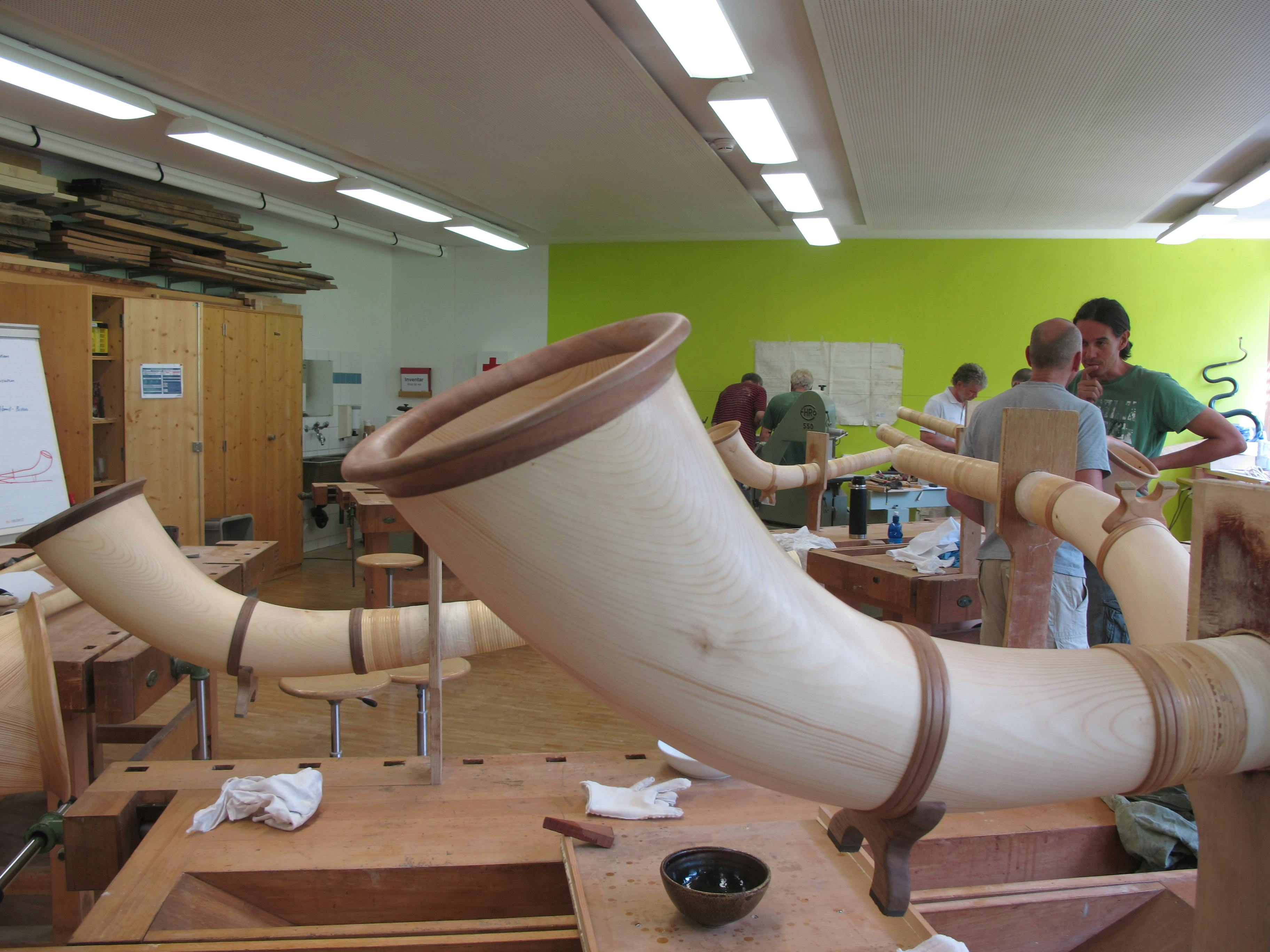 Besuchen Sie den Kurs Instrumentenbauen – Alphorn im Kurszentrum Ballenberg.