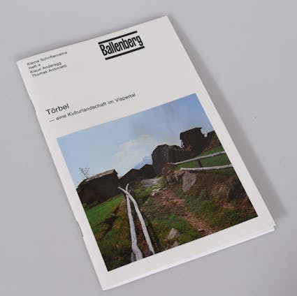 Kaufen Sie die Publikation «Törbel - eine Kulturlandschaft im Vispertal» im Onlineshop des Freilichtmuseums Ballenberg.