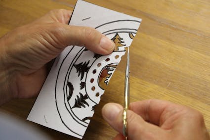 Besuchen Sie den Kurs Scherenschnitt - Grundkurs im Kurszentrum Ballenberg.