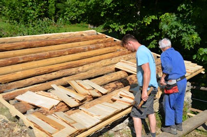 Besuchen Sie den Kurs Schindeln - Grundkurs im Kurszentrum Ballenberg.