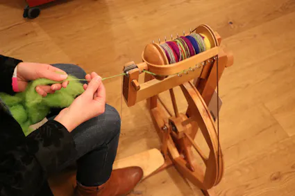 Besuchen Sie den Schnupperkurs Spinnen im Kurszentrum Ballenberg.