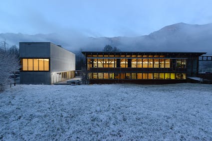 Aussenansicht des Kurszentrums Ballenberg in Hofstetten bei Brienz im Winter.