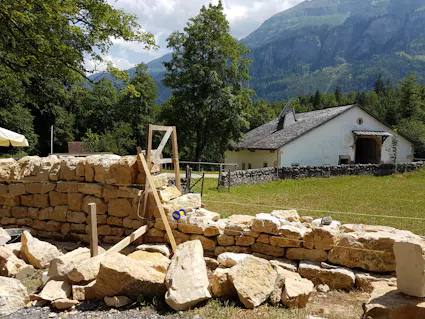 Besuchen Sie den Kurs Trockenmauern - Grundkurs im Kurszentrum Ballenberg.