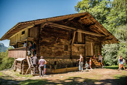 Das Bauernhaus aus Bonderlen / Adelboden BE (1011) im Freilichtmuseum Ballenberg.