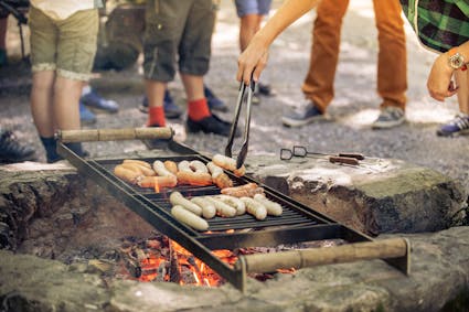 Selbstverpflegende finden im Freilichtmuseum Ballenberg zahlreiche gut ausgerüstete Grillstellen.