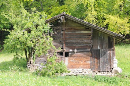 Dieser Heustall ist eines der wenigen Gebäude im Freilichtmuseum Ballenberg, das an seinem ursprünglichen Standort steht: Brienzwiler.