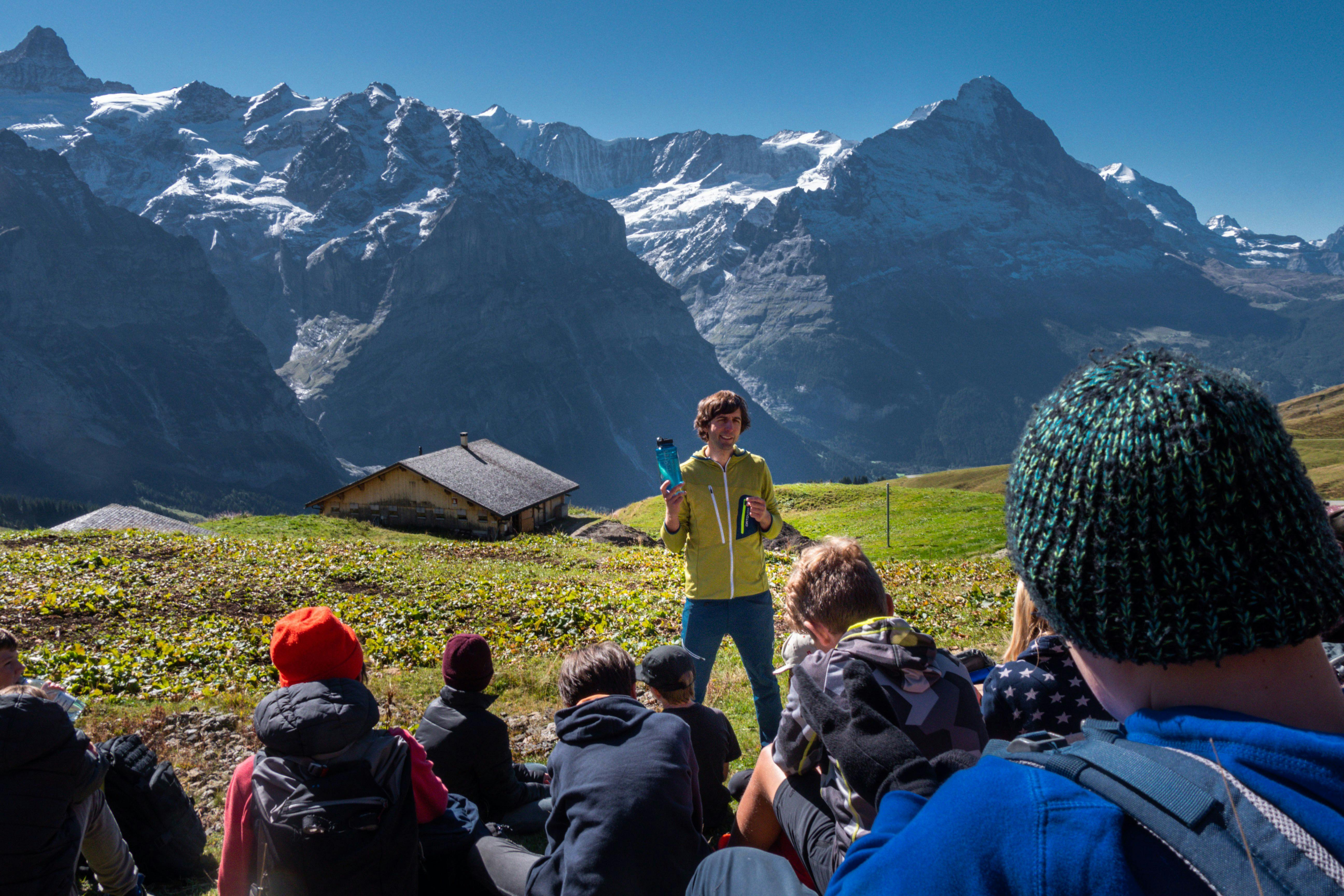 Zusammen mit dem UNESCO-Weltnaturerbe Schweizer Alpen Jungfrau-Aletsch (SAJA) bietet das Freilichtmuseum Ballenberg Nachhaltigkeitswochen für Schulen an.