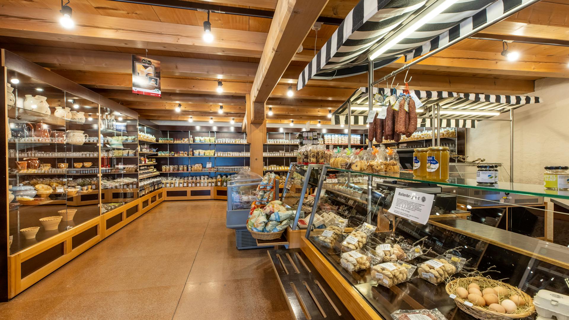 Le magasin «Fait maison» vend des saucisses, du fromage, du pain et bien d'autres délices au Musée suisse en plein air Ballenberg.