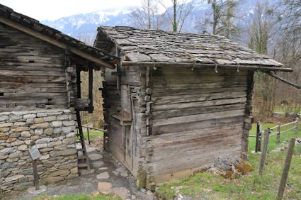 Der Heustall und das Wohnhaus aus Blatten VS stehen heute im Freilichtmuseum Ballenberg.