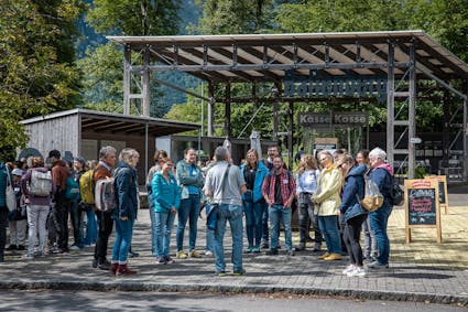 Gruppe beim Eingang Ost