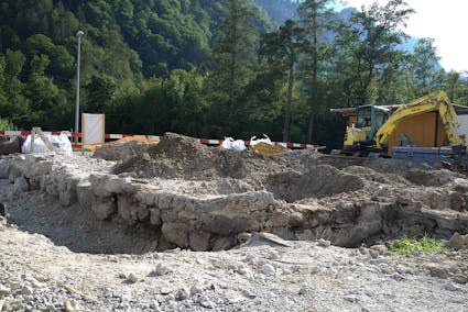 Der letzte Stein ist abgebaut, das Schulhaus Unterheid ist auf dem Weg auf den Ballenberg.