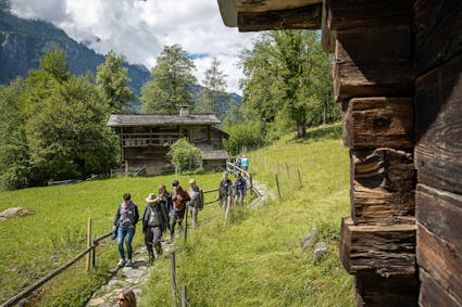 Ein Gruppenausflug in das Freilichtmuseum Ballenberg: Auf den geführten Rundgängen werden verschiedene Themen wie Architektur, ländliches Leben und Wirtschaften, Brauchtum und Handwerk beleuchtet.