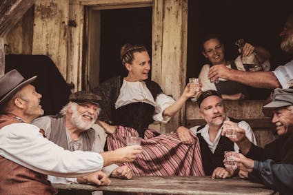 Mit «Der Geltstag» bringt das Landschaftstheater Ballenberg eine Erzählung von Jeremias Gotthelf auf die Bühne.