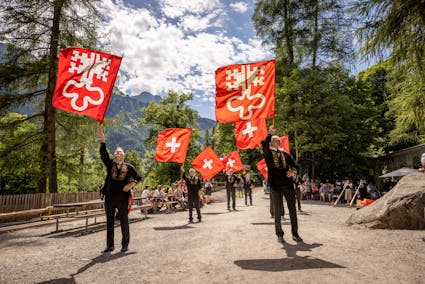 Auf der Kulturbühne im Freilichtmuseum Ballenberg erleben Sie die Vielfalt und Lebendigkeit der Schweizer Volkskultur.