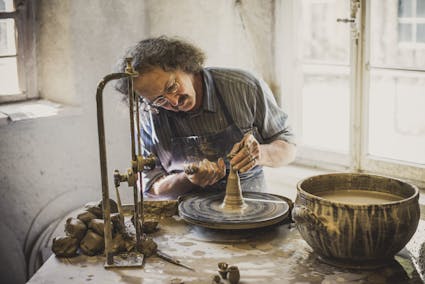 Handwerk Töpfern im Kleinbauernhaus mit Töpferei aus Unterseen BE (1051) im Freilichtmuseum Ballenberg.